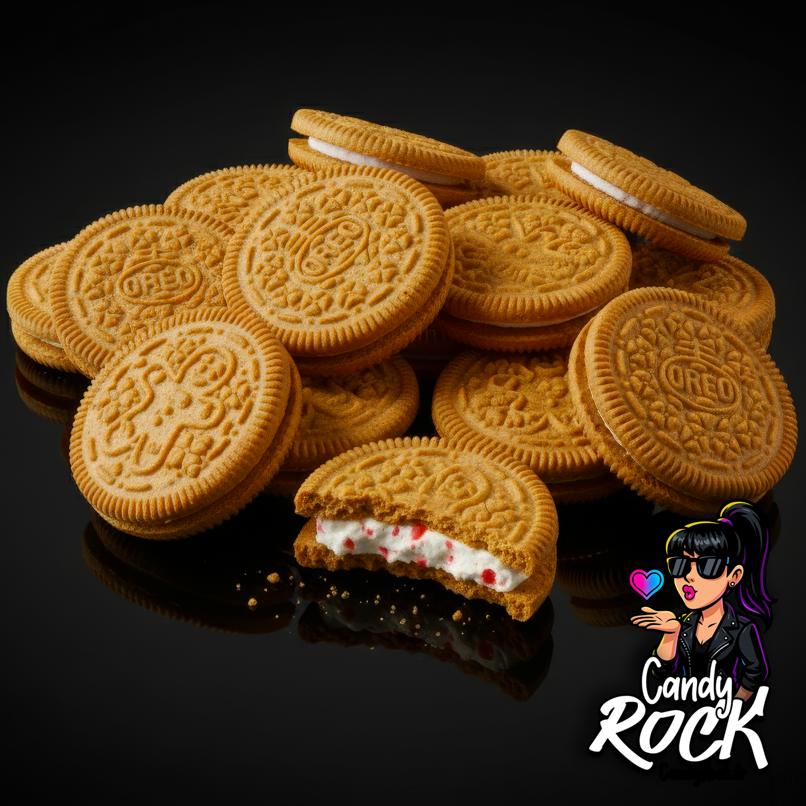  Tas de biscuits Oreo Gingerbread embossés avec motif bonhomme pain d’épices et crème blanche éclats rouges, CandyRock.