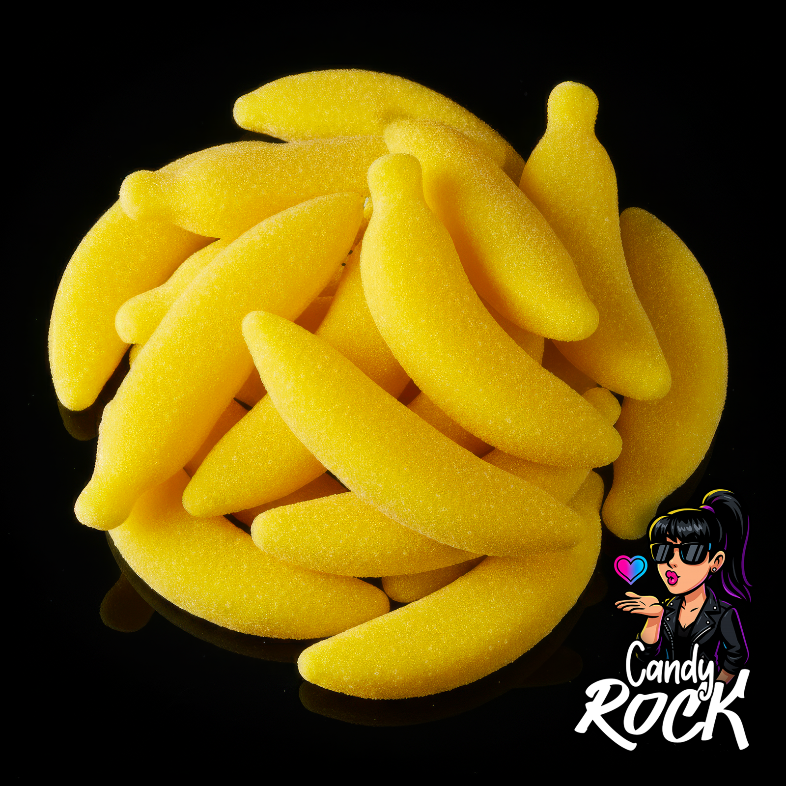 Bananes gélifiées géantes jaunes sucrées sur fond noir, présentation générale du vrac XXL CandyRock.