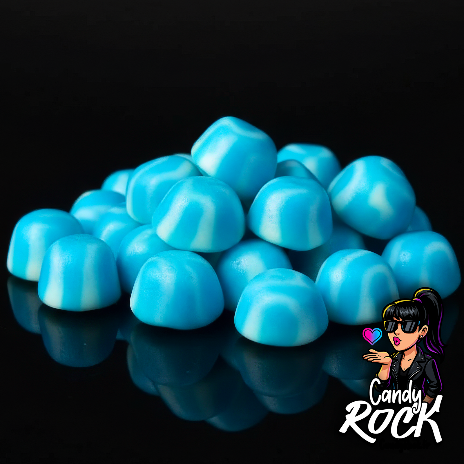 Gros plan sur des Bisou Twist bleus marbrés blancs, formes arrondies lisses et couleurs vibrantes, CandyRock.