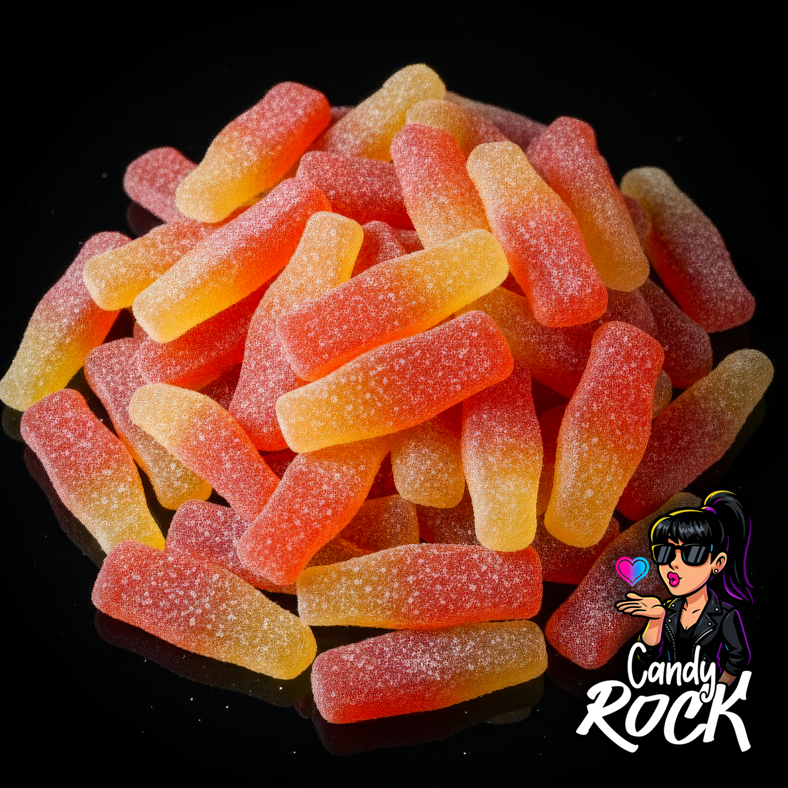 Petites bouteilles gélifiées rouge et jaune saupoudrées de sucre sur fond noir, présentation CandyRock.