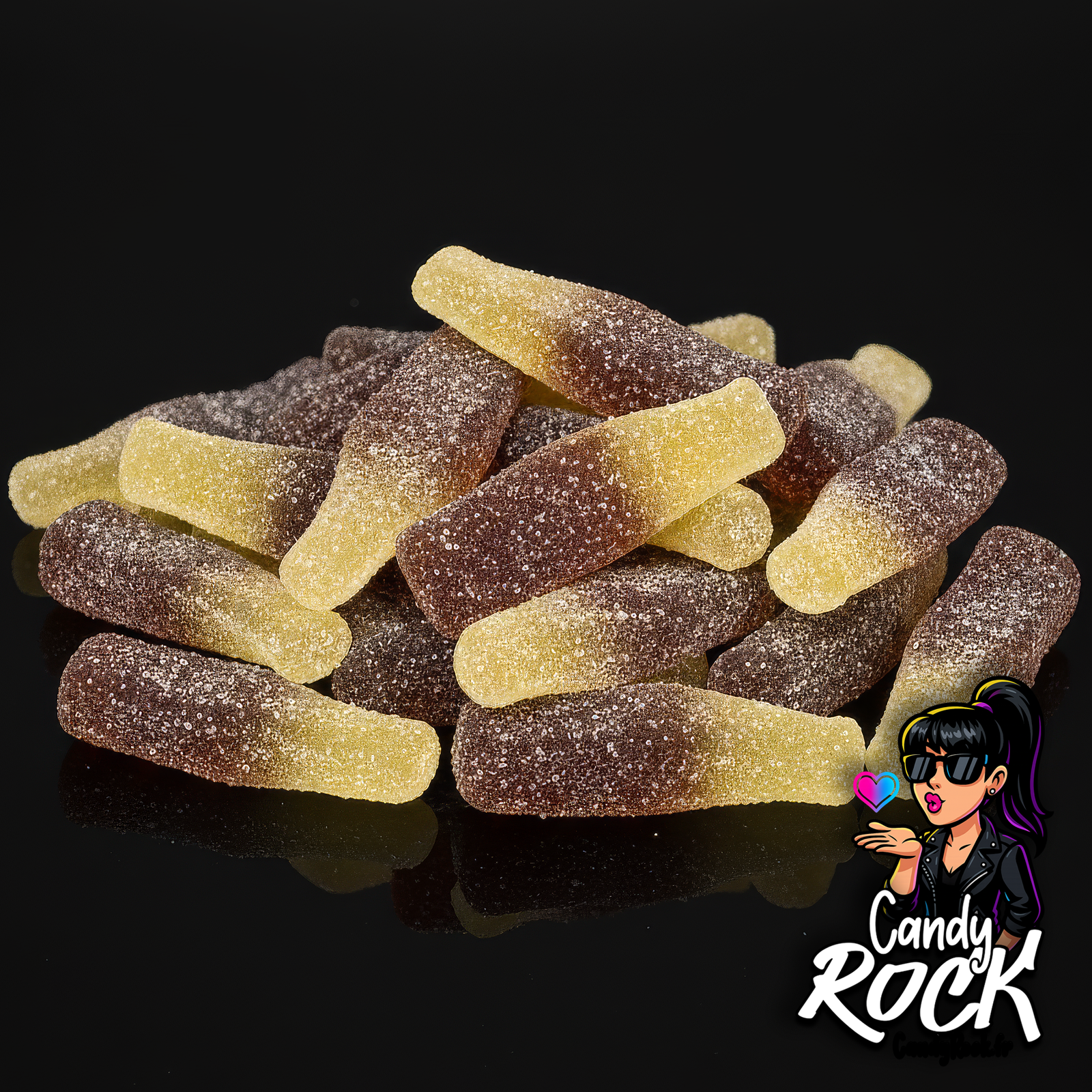 Vue rapprochée de bouteilles cola acidulées CandyRock, détail du sucre citrique et de la texture moelleuse.