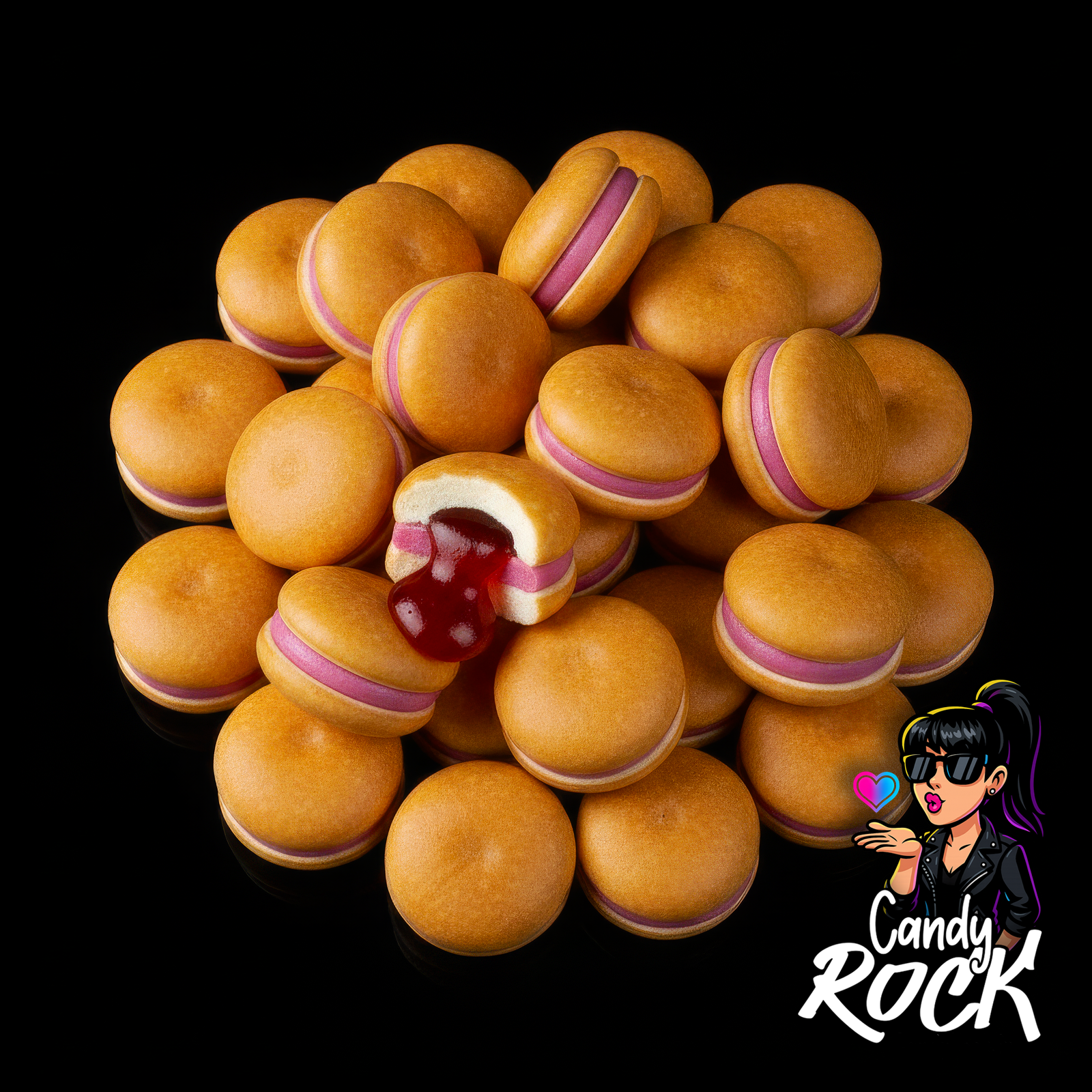 Chewing-gums en forme de mini burgers dorés avec bande rose et cœur liquide rouge, posés sur fond noir CandyRock.