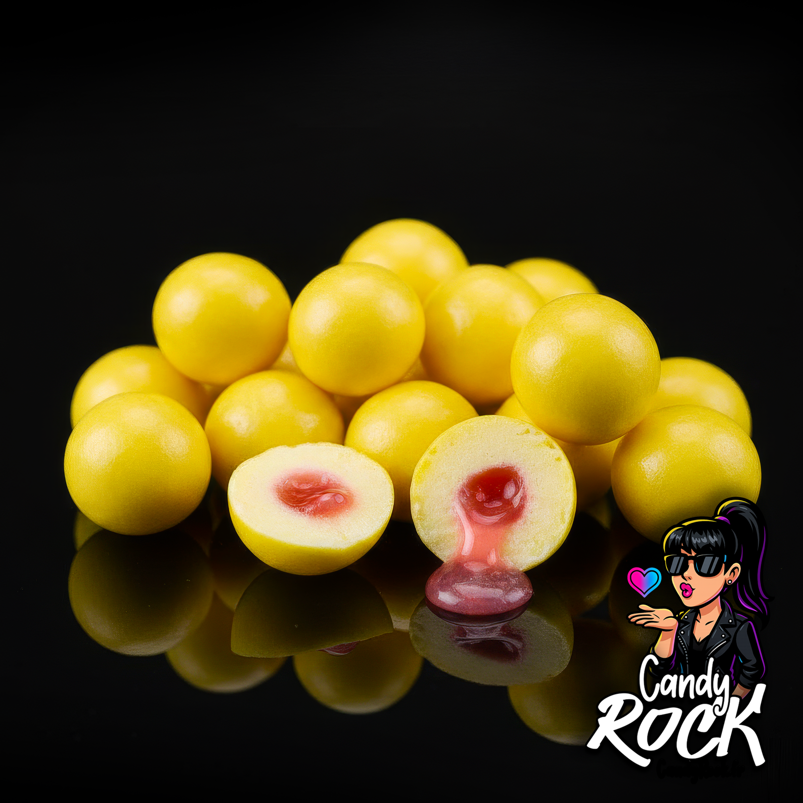 Gros plan sur des billes Banana Split Fini montrant un cœur coulant rose gourmand, CandyRock.