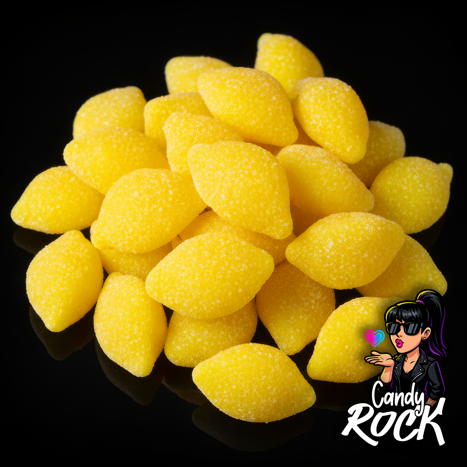 Vue rapprochée de bonbons citrons gélifiés jaunes acidulés, détail du sucre acide et texture moelleuse, CandyRock.