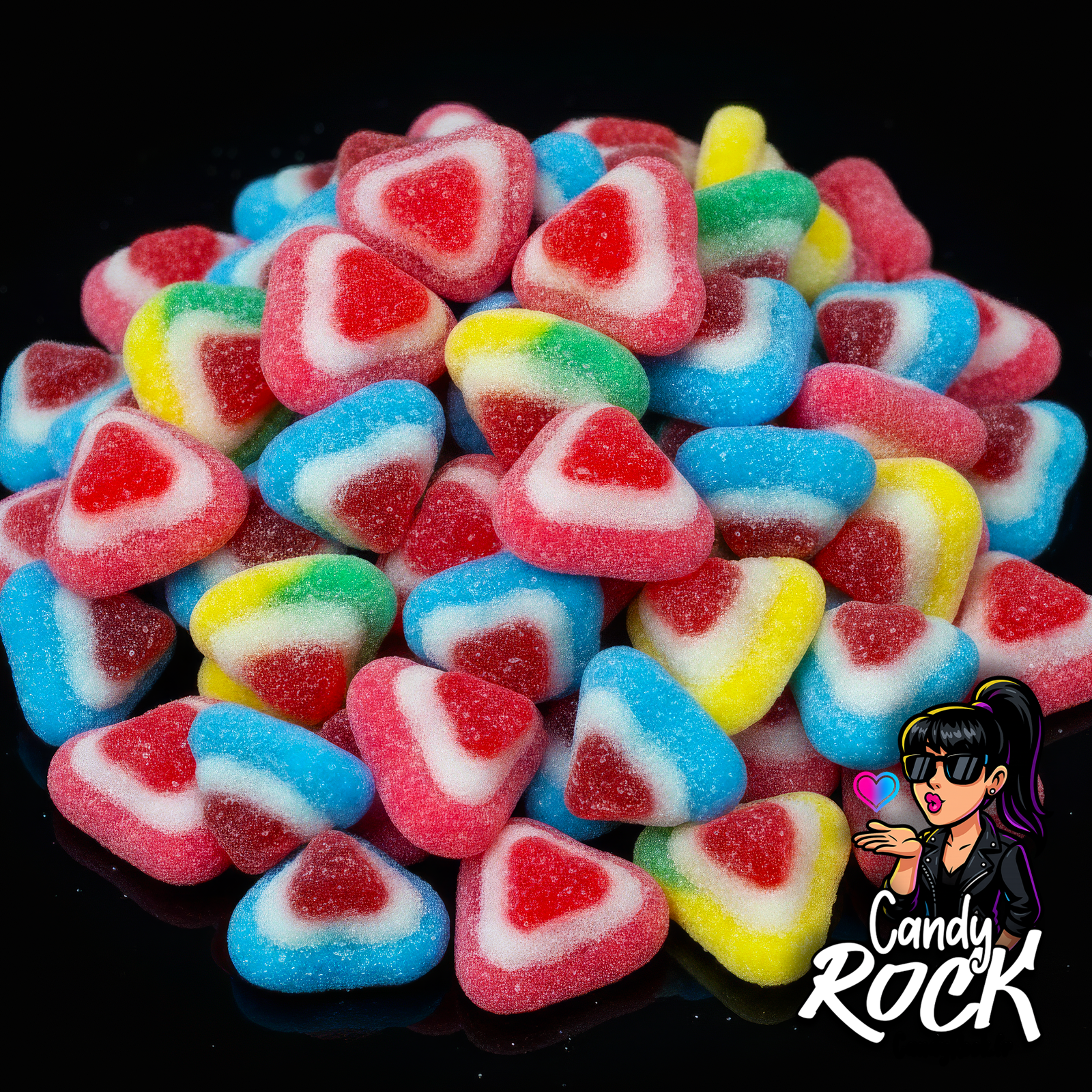 Bonbons cœurs 3D multicolores sucrés sur fond noir, vue d’ensemble du vrac gélifié CandyRock.