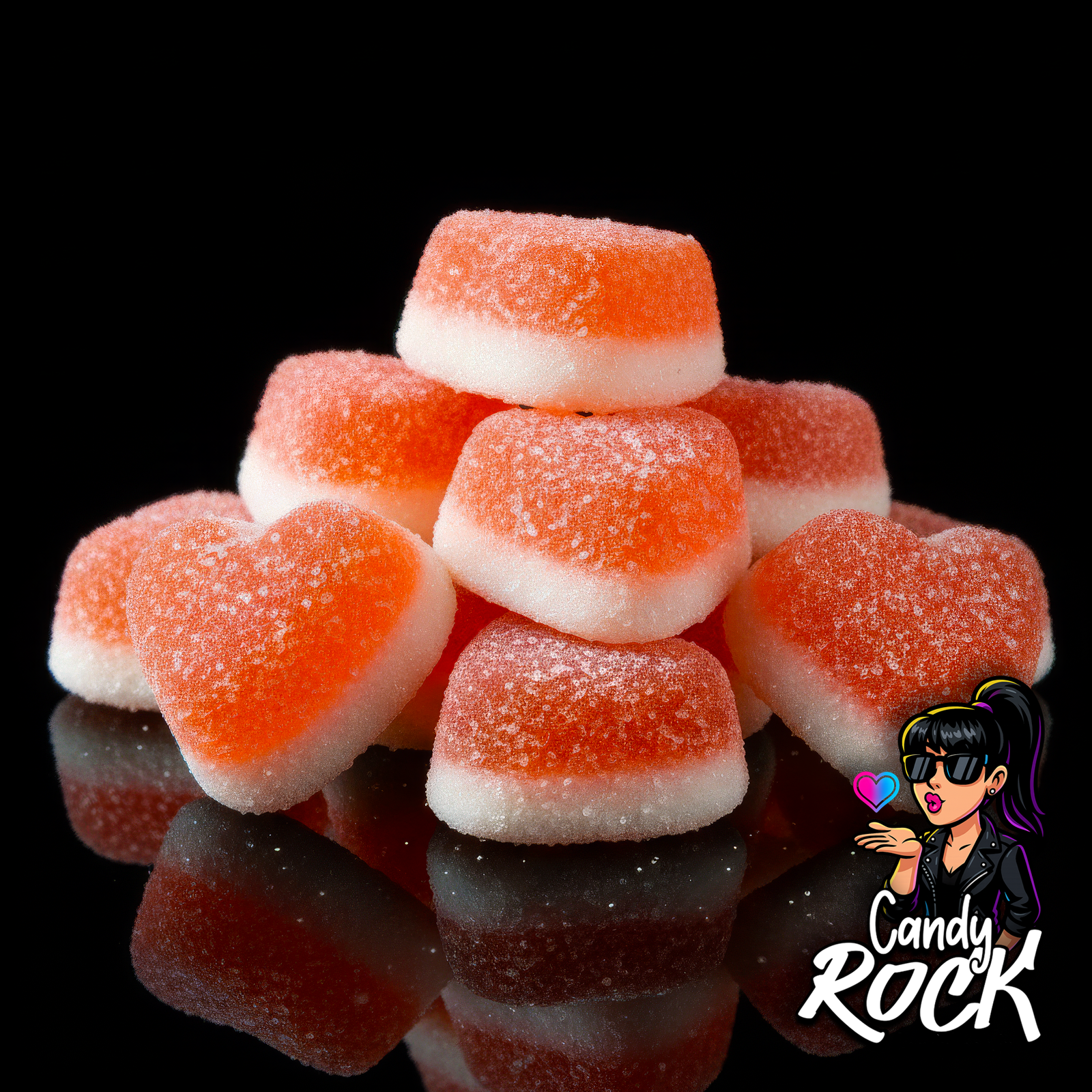 Vue rapprochée de cœurs gélifiés pêche sucrés, détail de la couche blanche moelleuse, CandyRock.