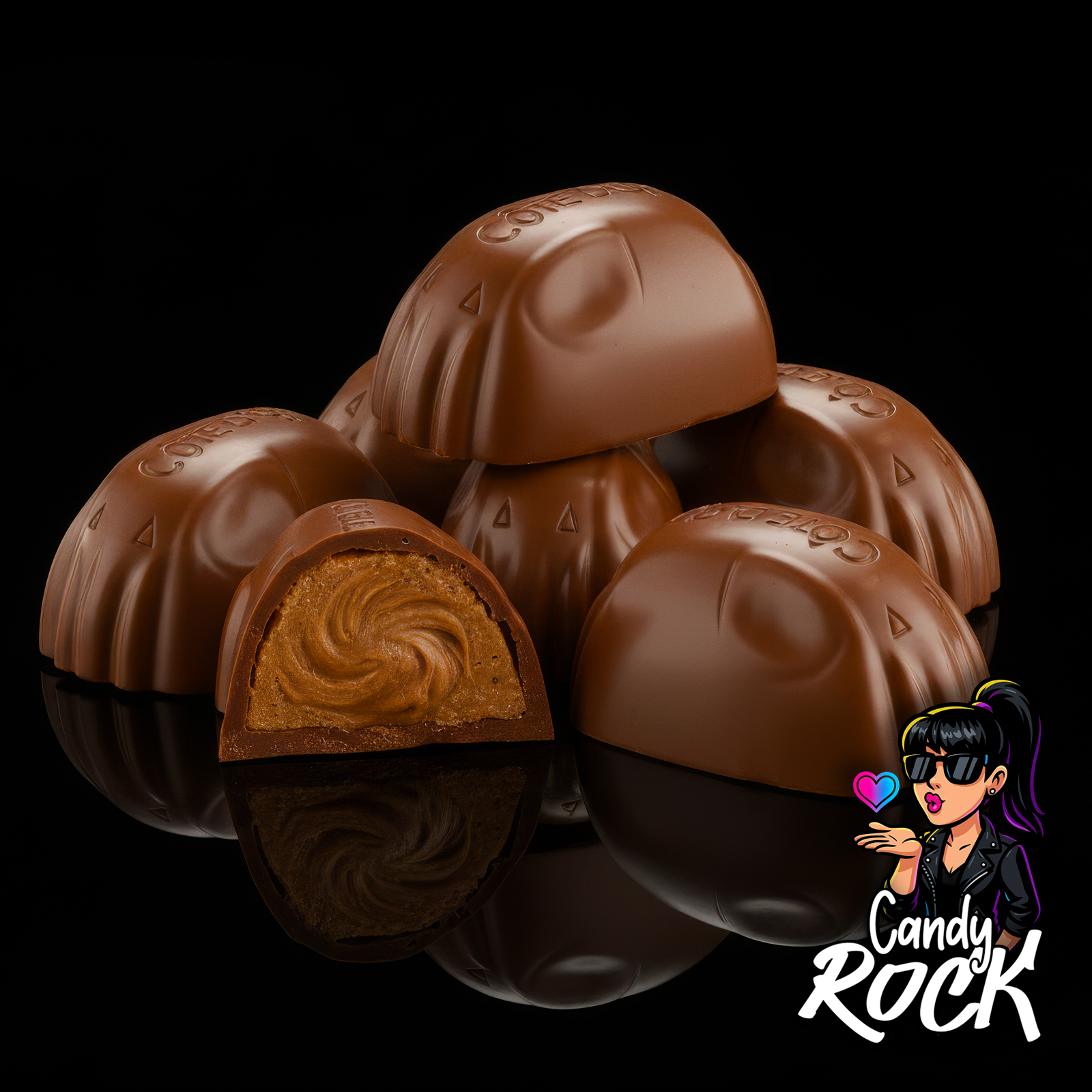 Vue rapprochée de mini bouchées Côte d’Or lait avec fourrage praliné tourbillonné et texture brillante, CandyRock.