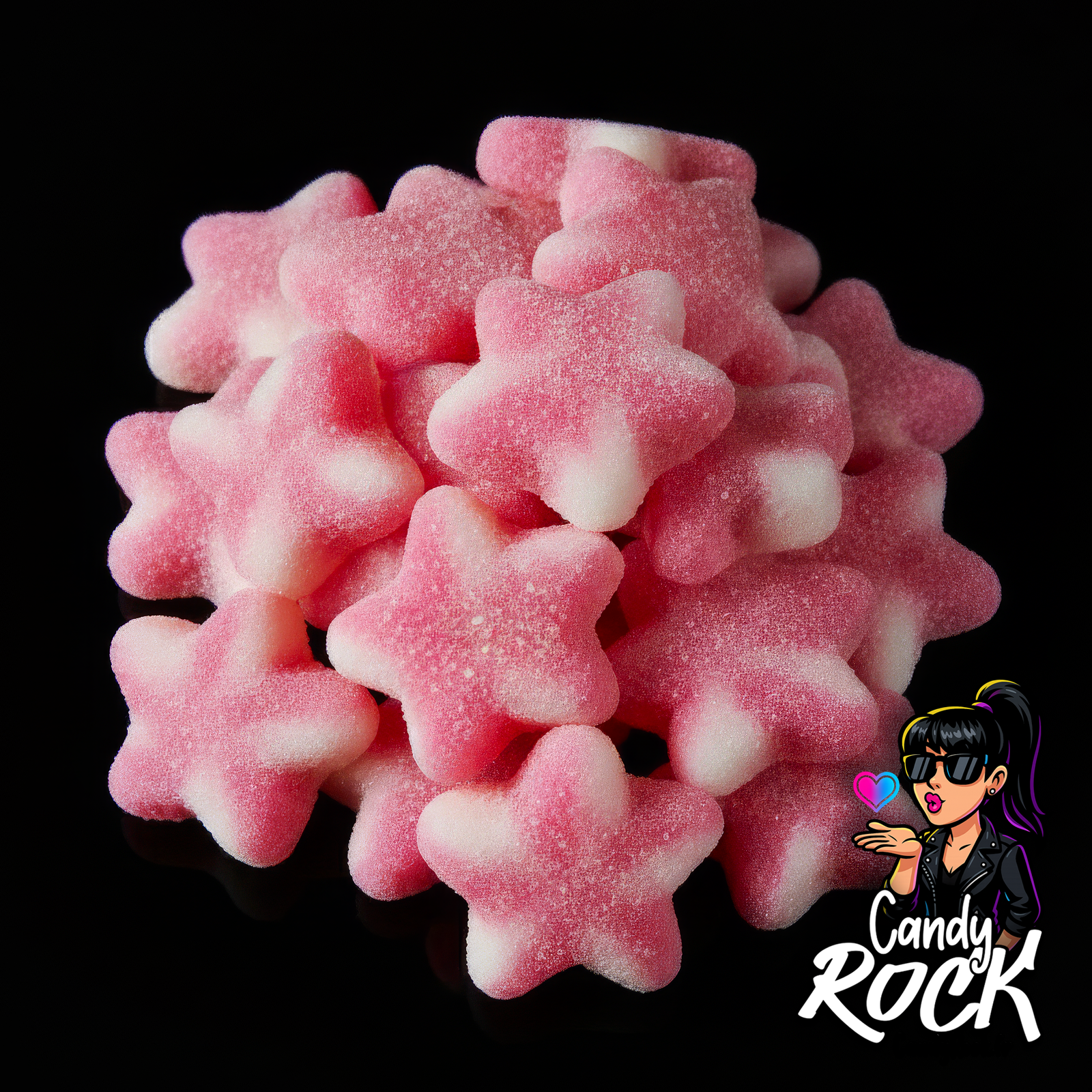 Étoiles twist gélifiées rose et blanc sucrées, présentation générale du bonbon moelleux sur fond noir, CandyRock.
