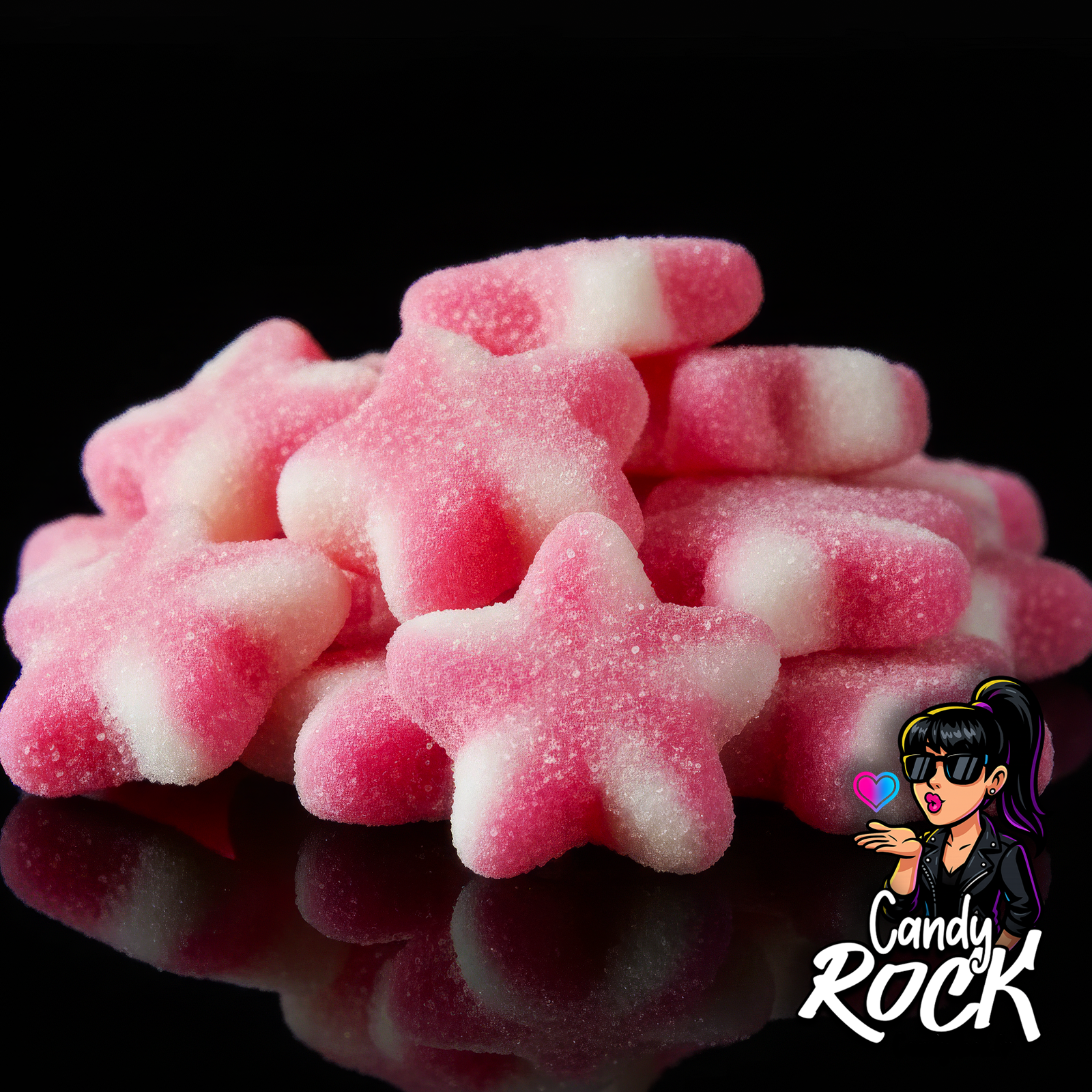 Vue rapprochée d’étoiles twist rose et blanc avec enrobage sucré fin, détail de la texture gélifiée brillante, CandyRock.