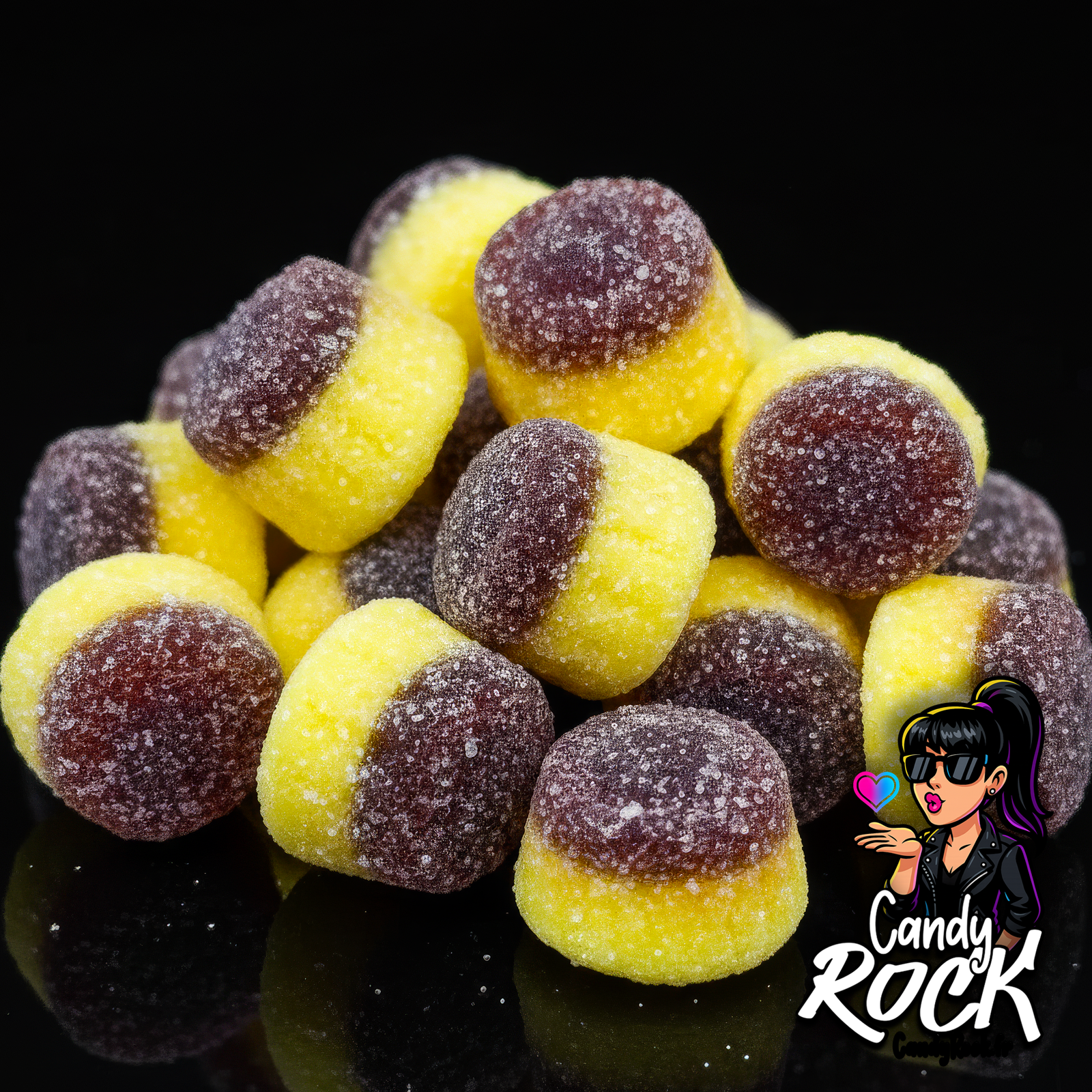 Zoom sur les flans caramel jaunes et bruns enrobés de sucre, détail de la texture acidulée CandyRock.