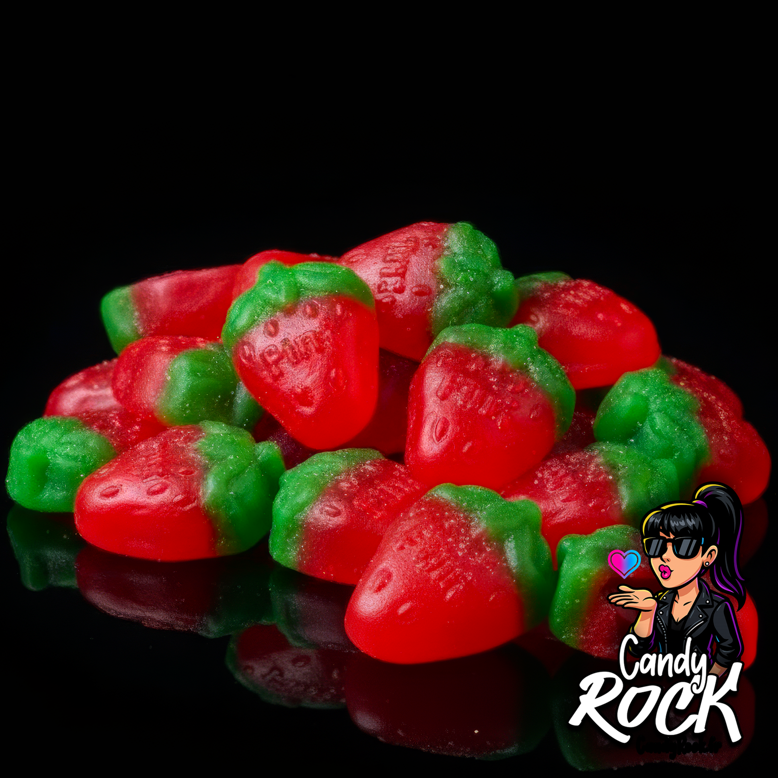Vue rapprochée de fraises gélifiées lisses et fourrées, détail de la texture brillante, CandyRock.