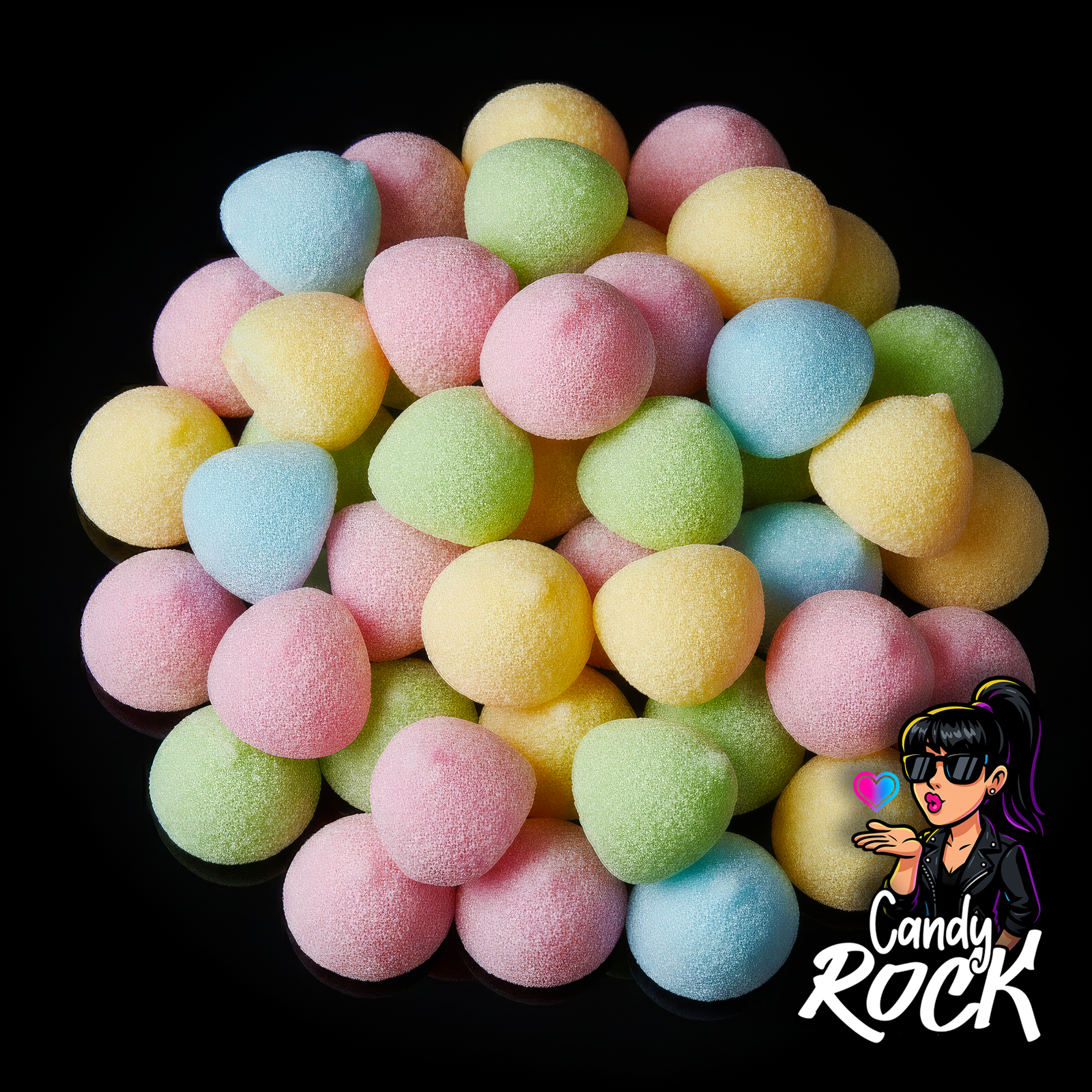 Guimauves balles de golf pastel assorties, présentation du vrac moelleux sur fond noir, CandyRock.