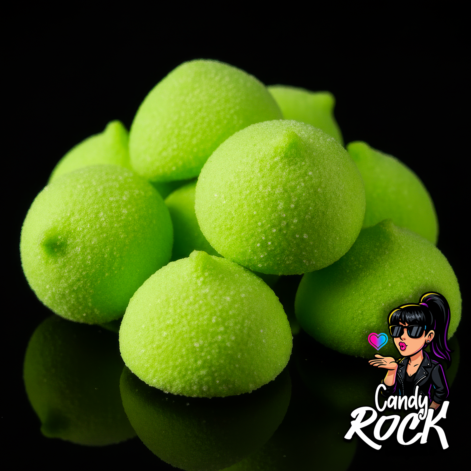 Vue rapprochée de guimauves vert pomme en forme de balles de golf, détail de la texture mousseuse et sucrée, CandyRock.
