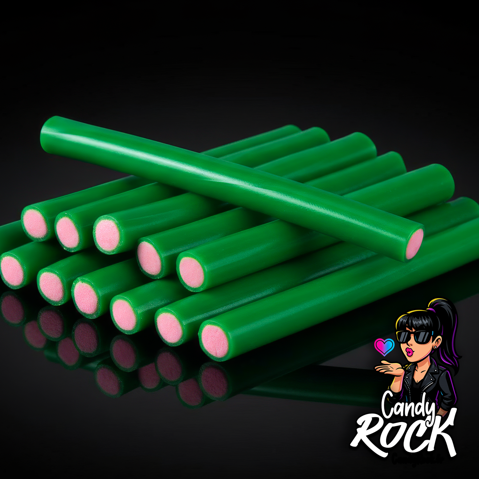Gros plan sur les jumbo sticks lisses verts au cœur rose, texture brillante et fourrage visible, CandyRock.