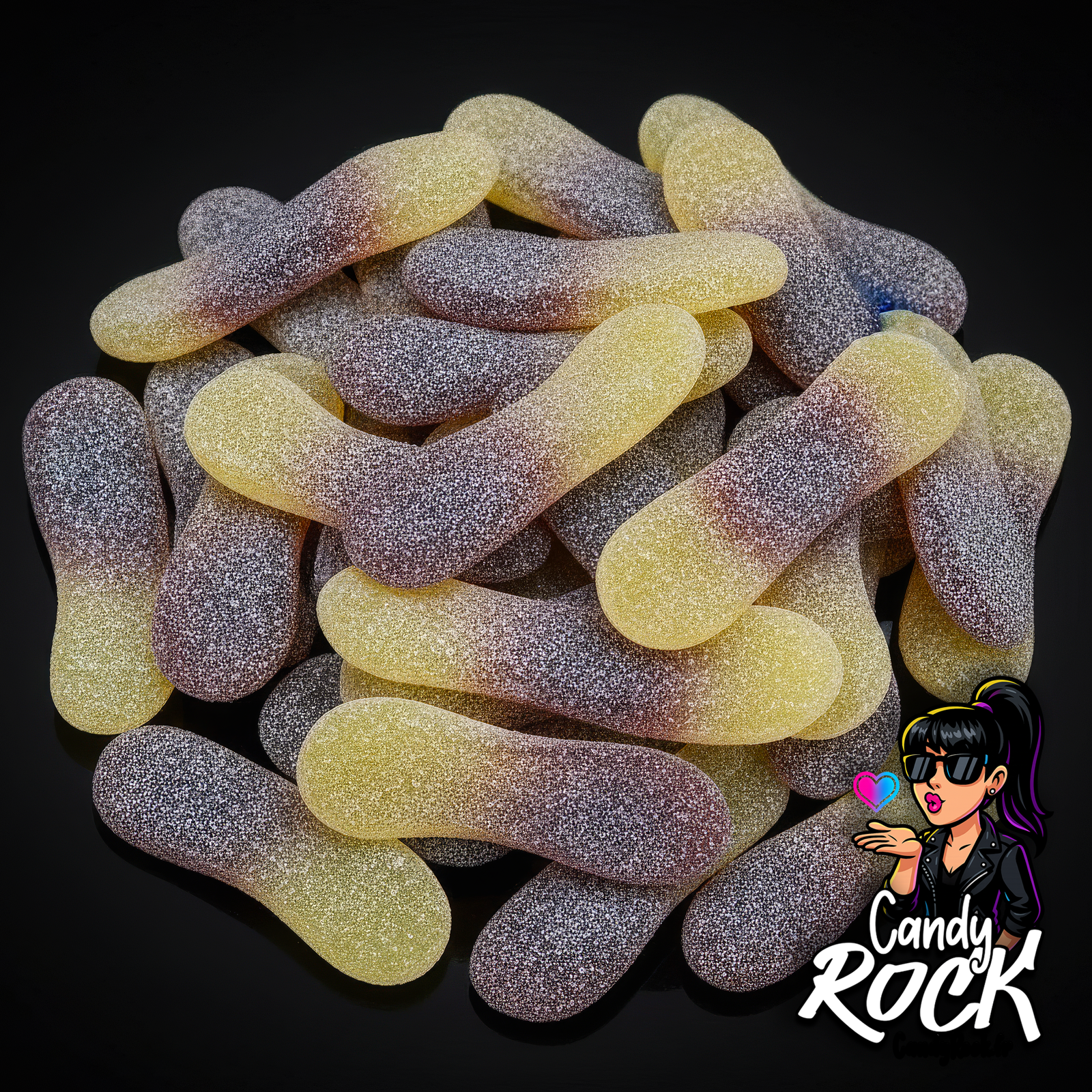 Bonbons- angues de chat gélifiées bicolores parfum cola recouvertes de sucre acidulé, présentation générale sur fond noir CandyRock.
