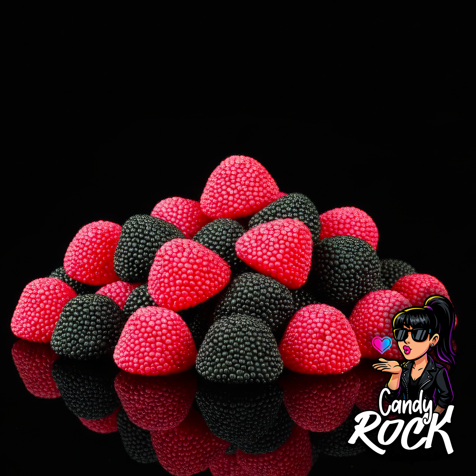 Gros plan sur mûres gélifiées rouges et noires, détail des perles croquantes et de la texture tendre CandyRock.