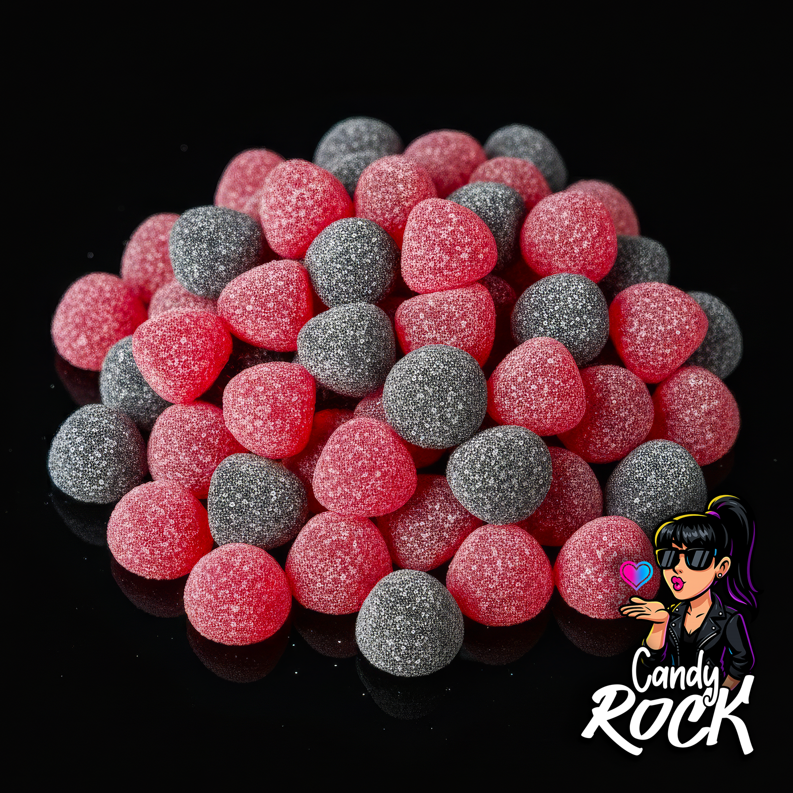 Mélange de mûres rouges et noires gélifiées, texture acidulee sur fond noir CandyRock.