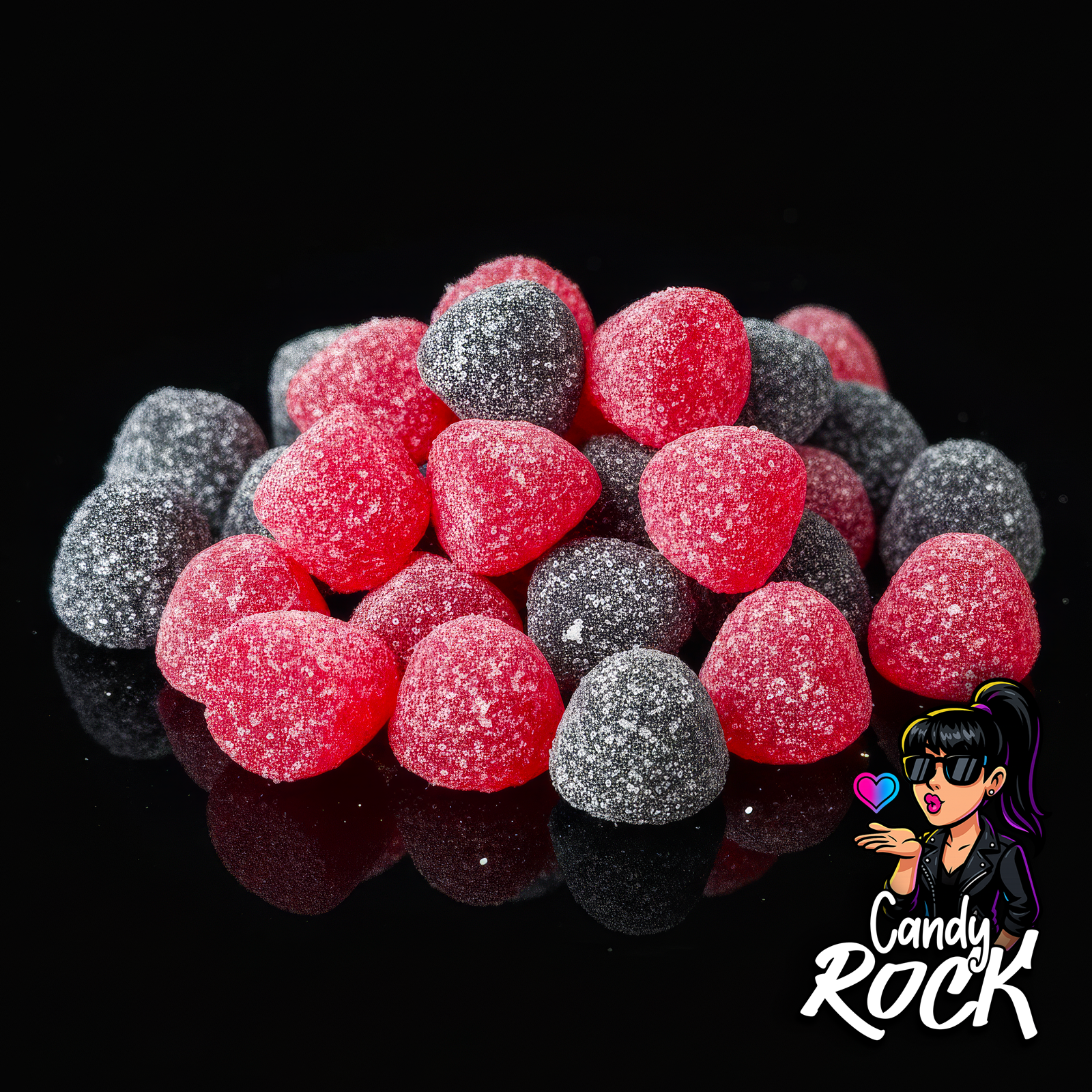 Vue rapprochée de mûres gélifiées rouges et noires montrant la texture acidulee et les détails fruités, CandyRock.