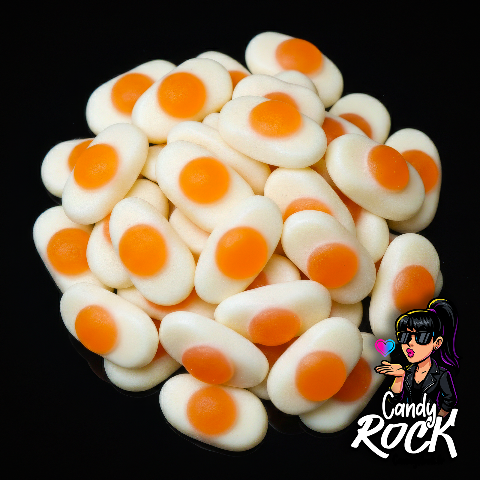 Bonbons œufs au plat gélifiés lisses, blanc crème et orange brillant, présentés sur fond noir CandyRock.
