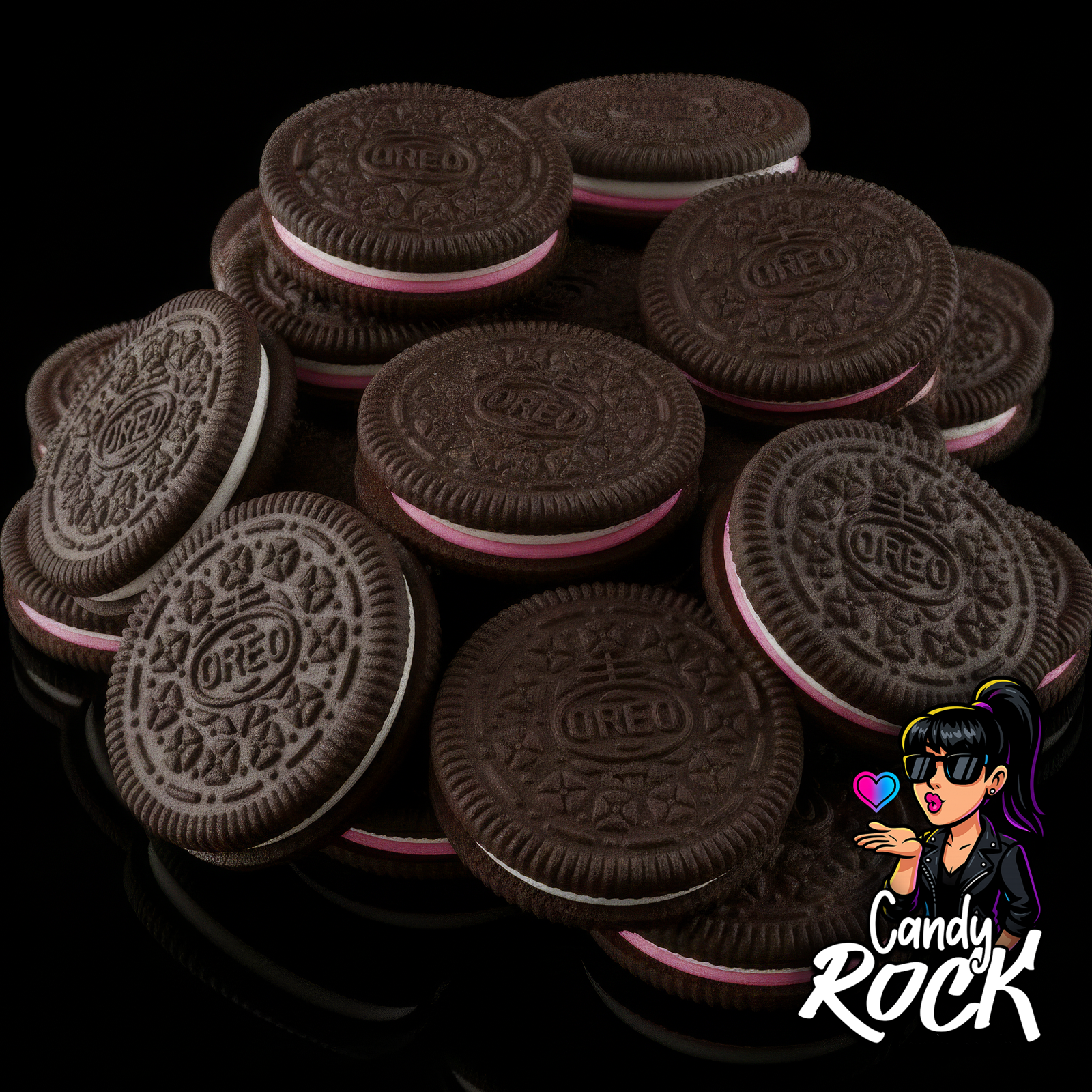 Biscuits Oreo cacao avec double crème framboise et vanille, ambiance gourmande