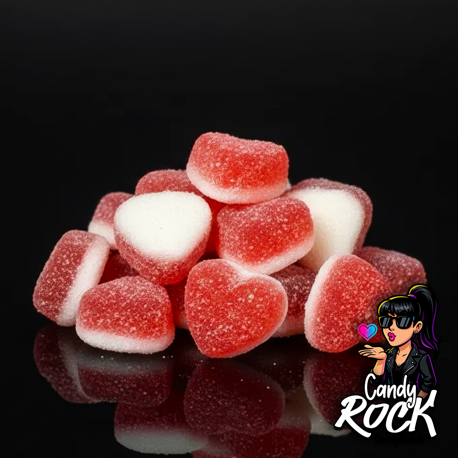 Gros plan sur de petits cœurs gélifiés fraise rouges et blancs, texture moelleuse et sucre visible, CandyRock.