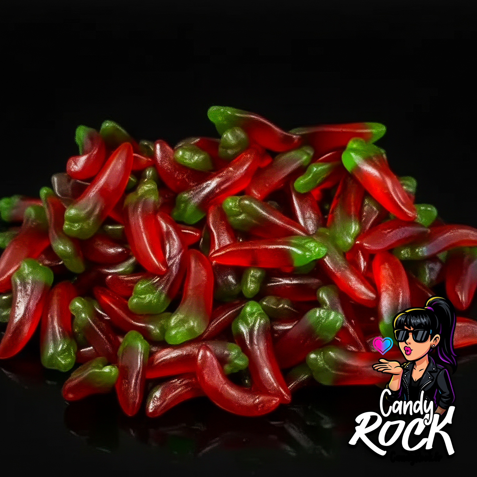 Détail de piments gélifiés lisses rouges et verts, texture brillante et translucide, ambiance CandyRock.