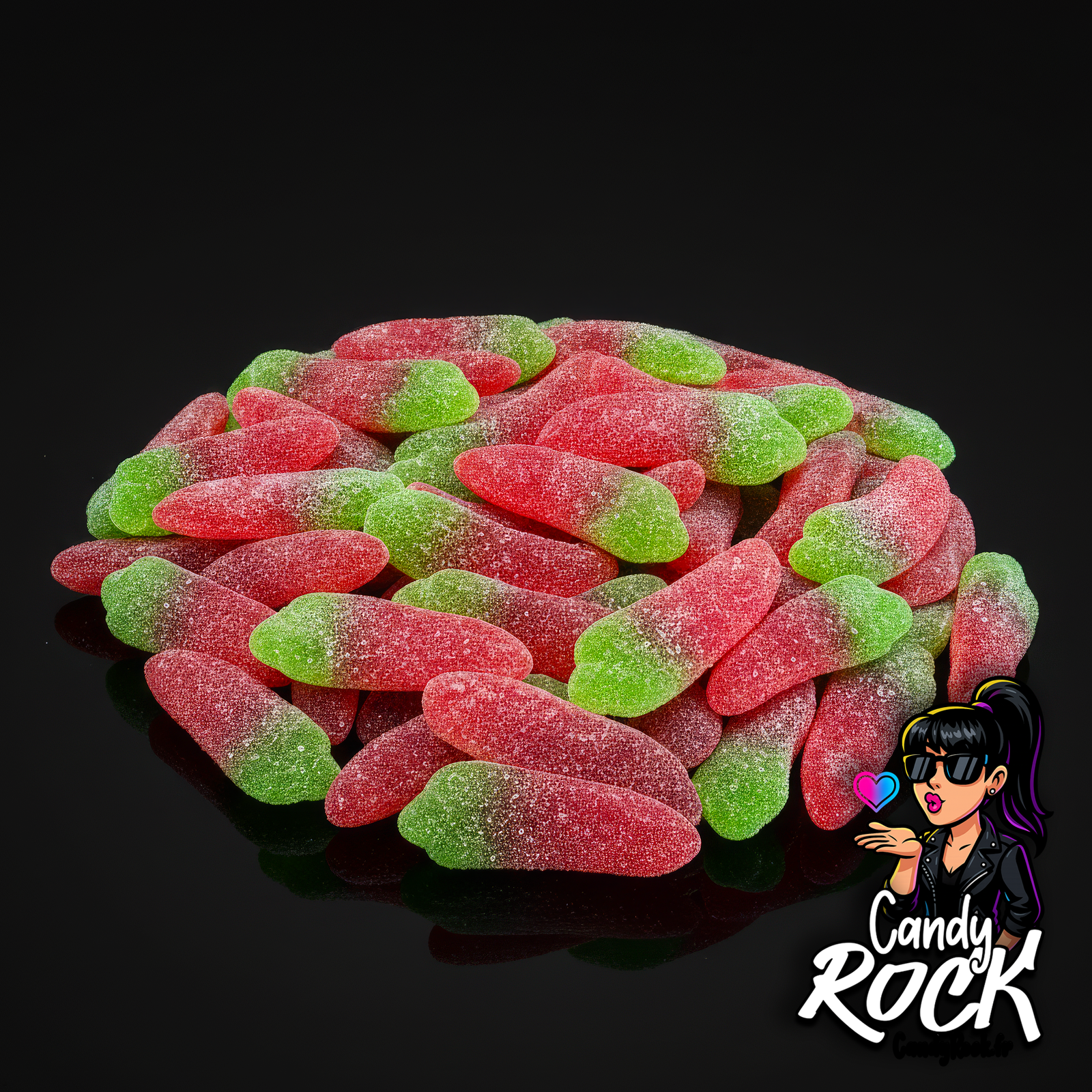 Zoom sur les bonbons piments bicolores rouge et vert, détail de l’enrobage acidulé moelleux CandyRock.