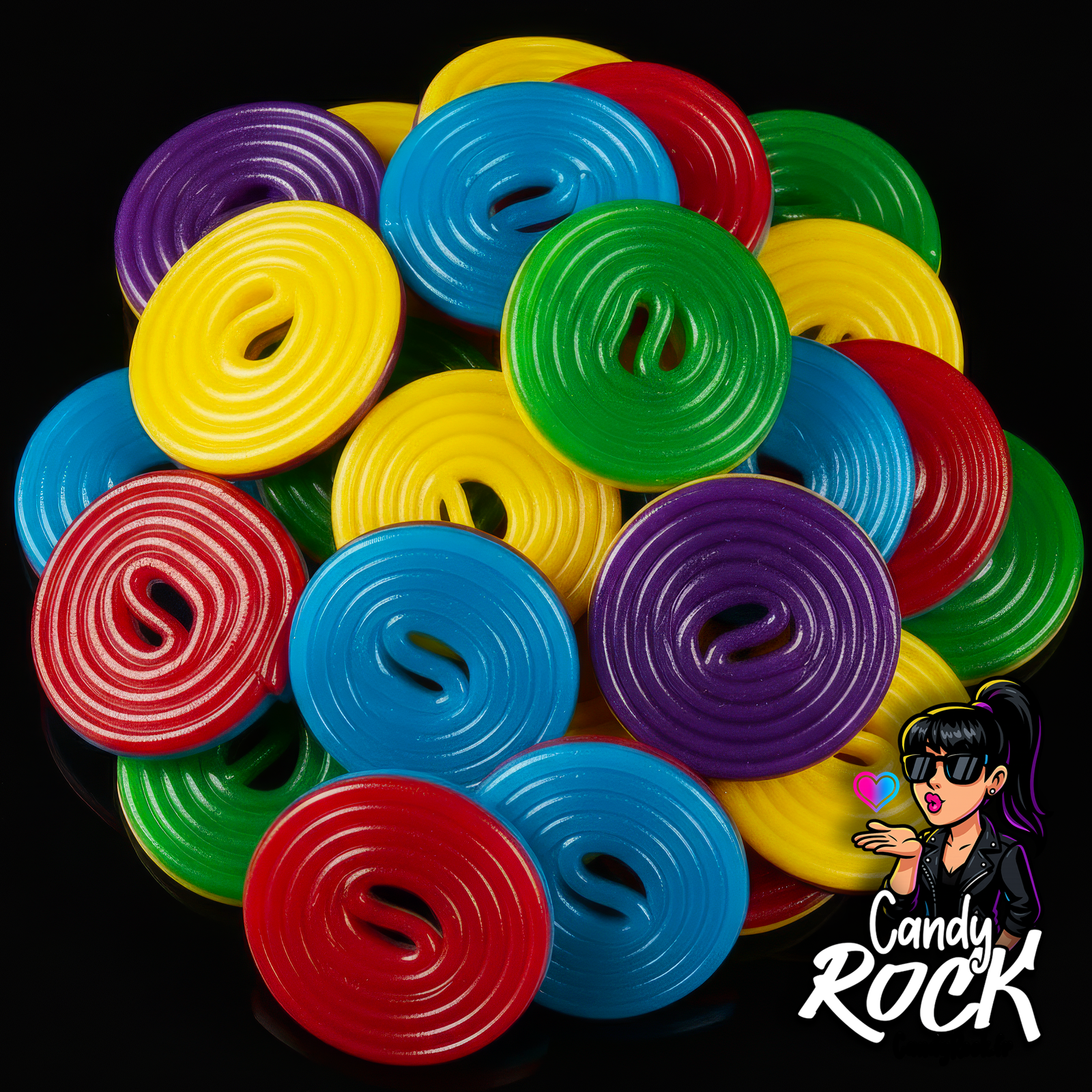 Spirales bicolores gélifiées aux couleurs vives, texture lisse et brillante, présentées sur fond noir CandyRock.