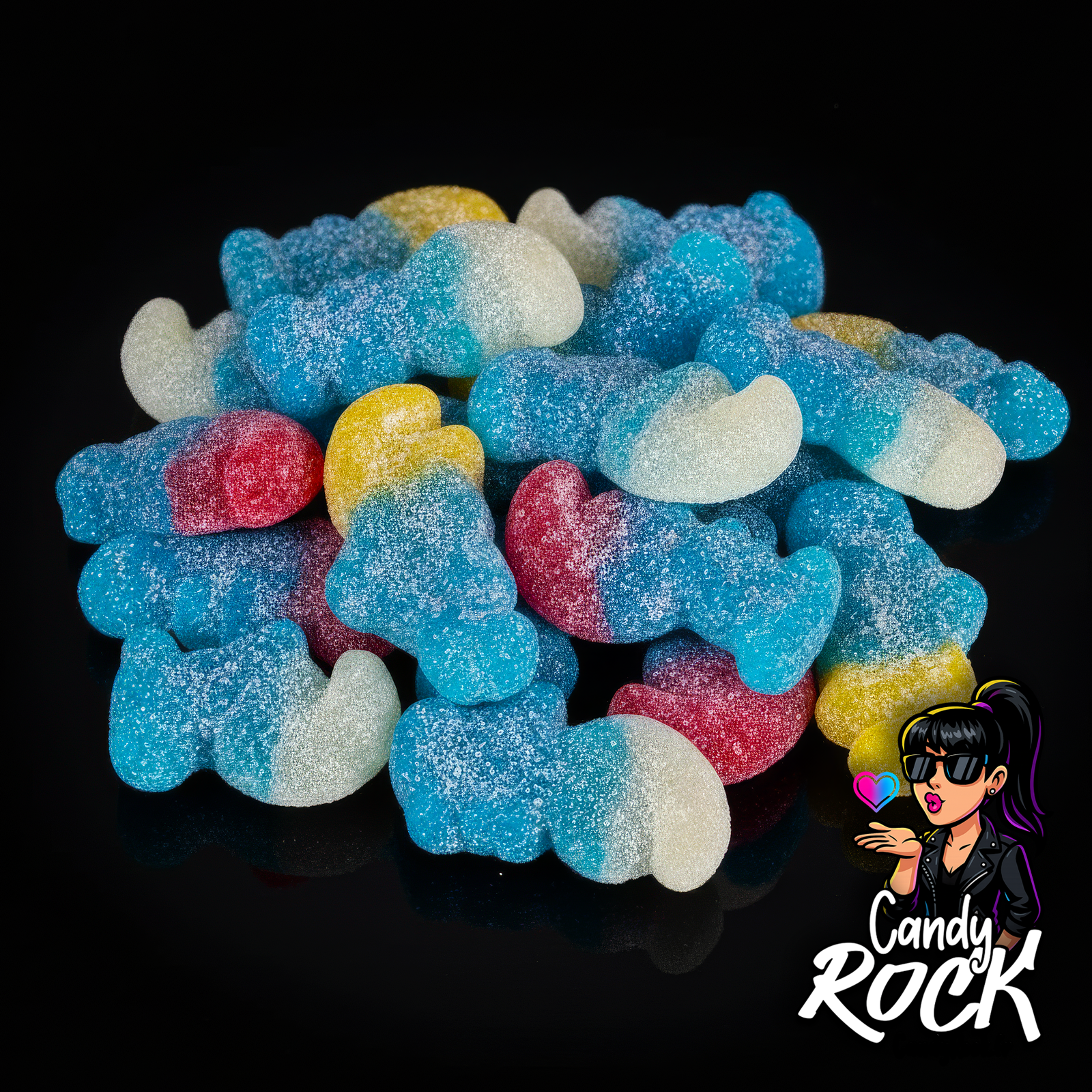 Zoom sur des bonbons Schtroumpfs acidulés multicolores, détails du sucre et des textures gélifiées CandyRock.