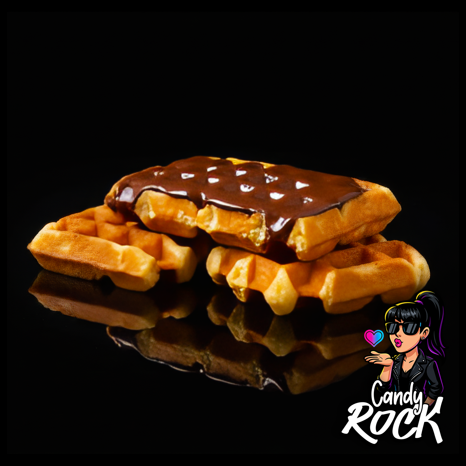 Gaufre rectangulaire dorée nappée de chocolat fondant sur fond noir, présentation gourmande CandyRock.