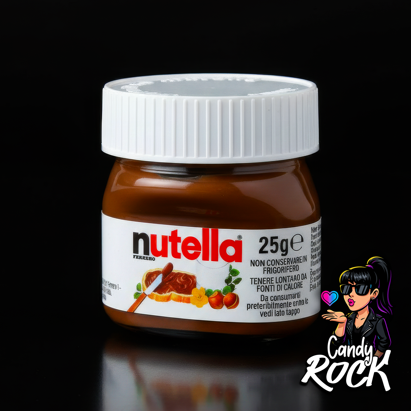 Mini pot Nutella 25 g sur fond noir, présentation gourmande iconique, CandyRock.