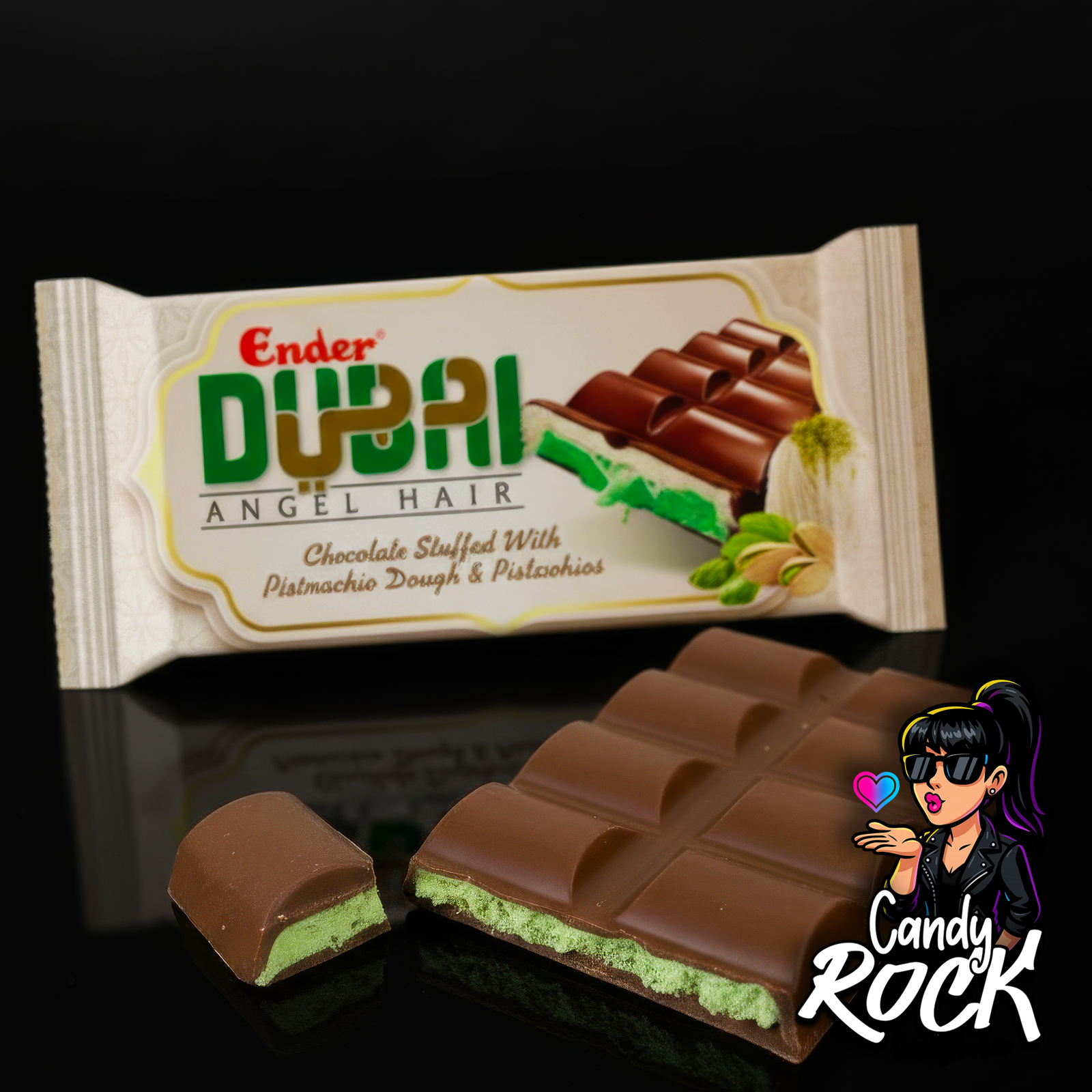 Tablette chocolat Dubai Ender avec emballage et carré ouvert révélant le fourrage pistache vert vif, éclairage studio CandyRock.