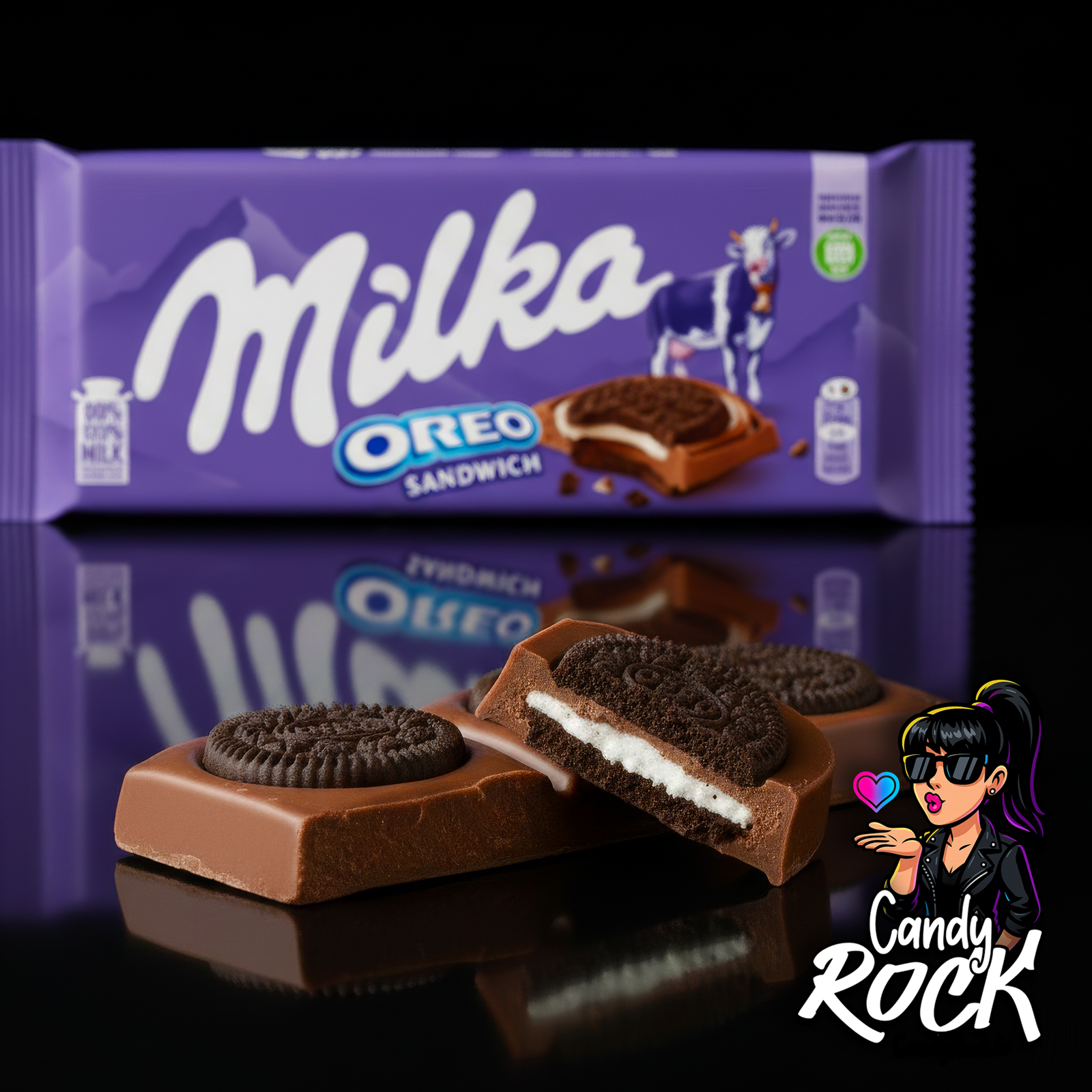 Tablette Milka au chocolat au lait garnie de biscuits Oreo entiers, vue gourmande sur fond noir CandyRock.